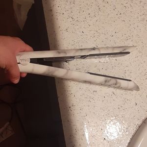 DNA ceramic straightener